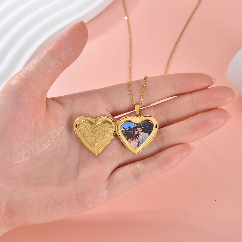 Personalized Locket Necklace Custom Photo Text Heart Necklace Engraved Name Stainless Steel Heart Shape Pendant Necklace Jewelry