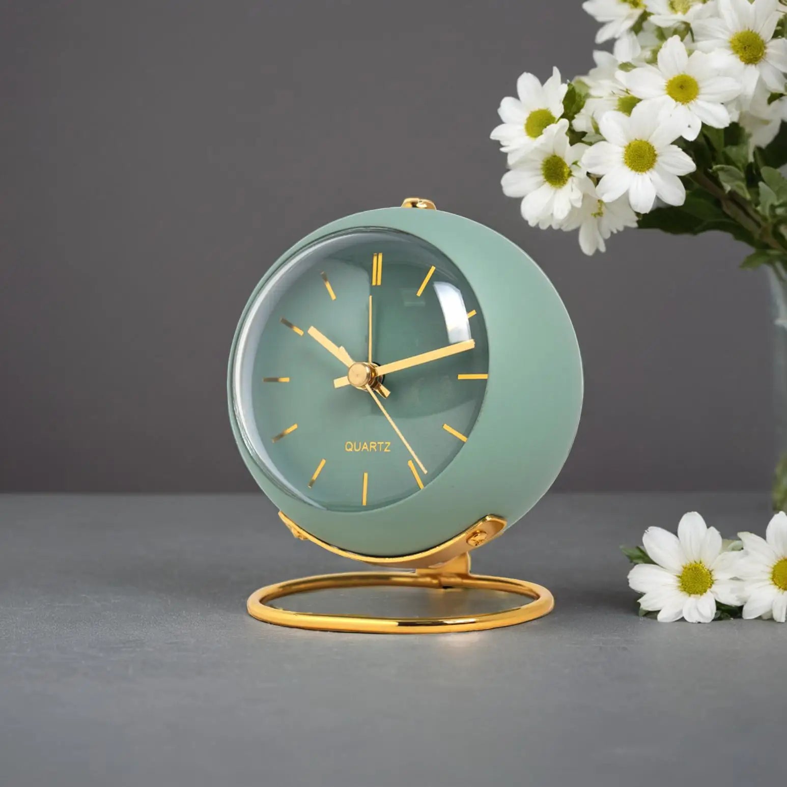 Nordic Creative Electronic Desk Clock, Minimalist Children's Alarm Clock, New Desktop Bedside Student Silent Luminous Pointer