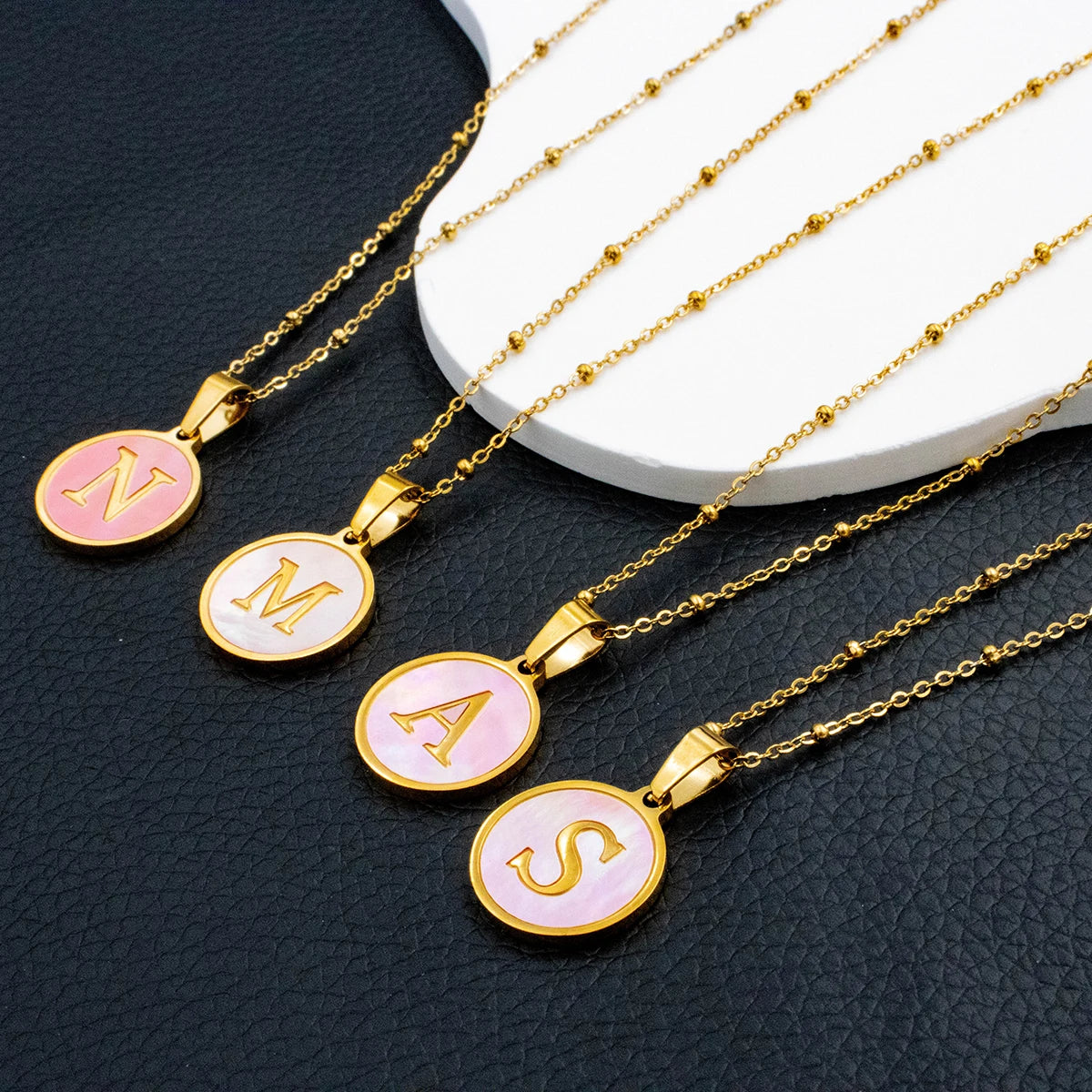 New Round Stainless Steel Gold Plated Pink Shell 26 Letter Alphabet Pendant Link Chain Necklace Jewelry for Women Party Gift