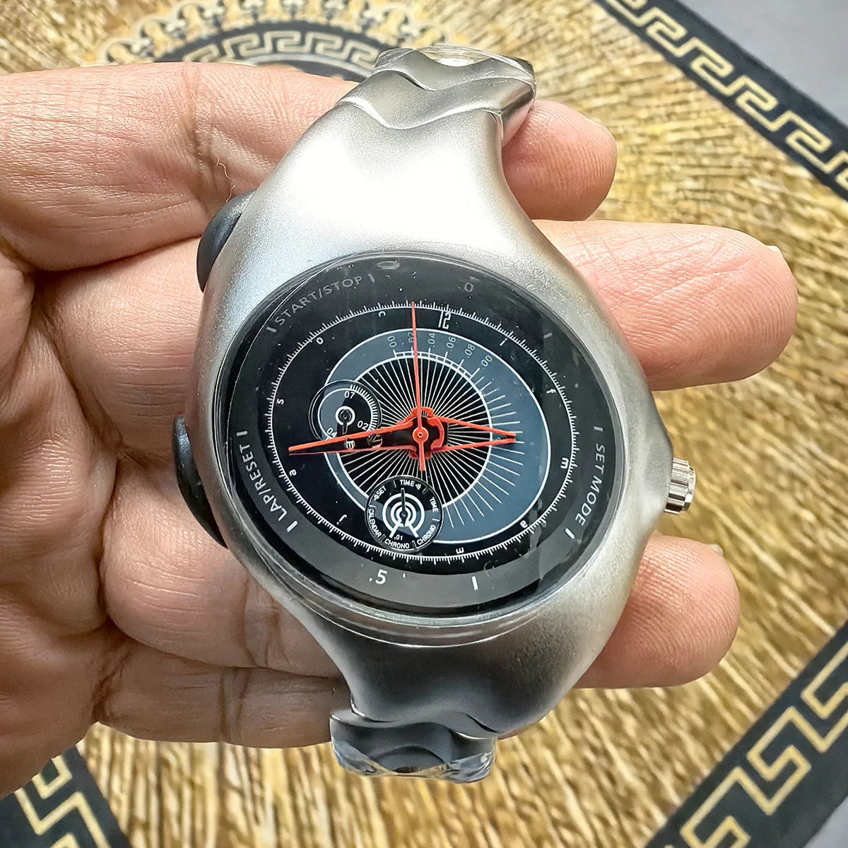 Alien Twist Original Watch Distorted Y2K Watch Fashion Trendy Retro Watch Premium ins Sports Niche Personality Design Men Quartz